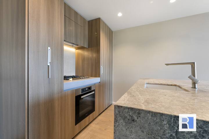 2Bed2Bath1Car St Boulevard Urban Retreat gallery image 5