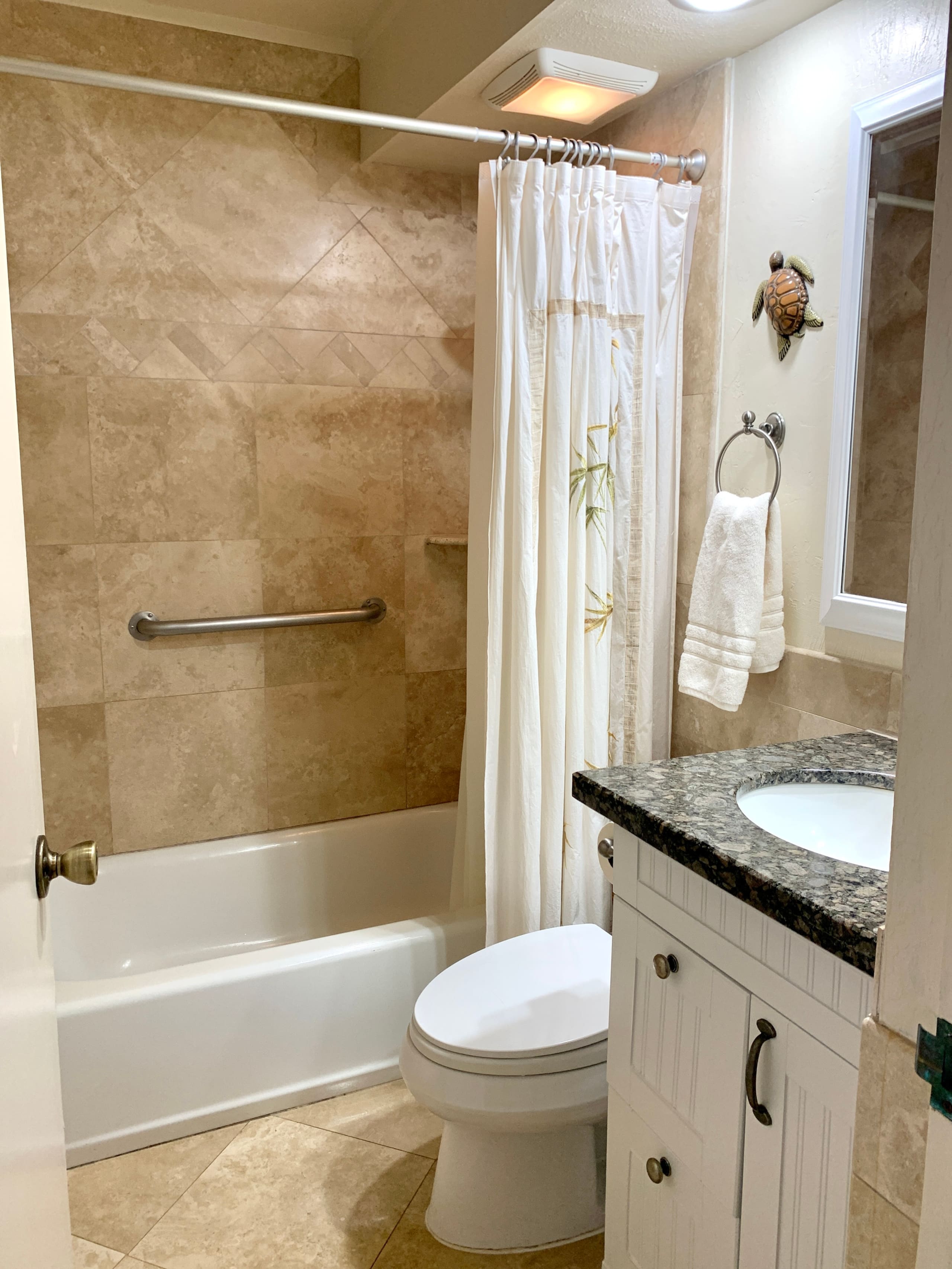 Condo in Lahaina · ★4.91 · 2 bedrooms · 3 beds · 2 baths - Image 13