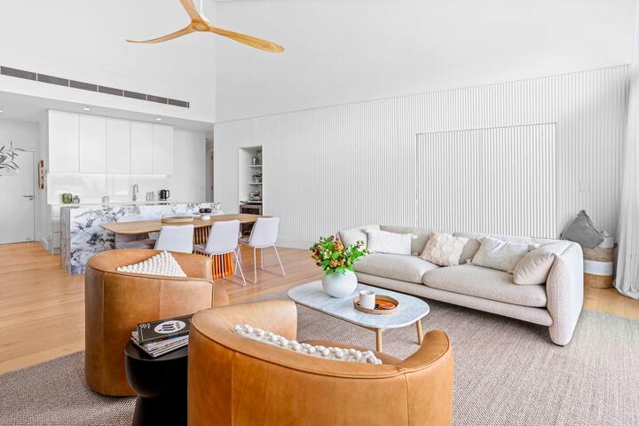 Luxurious Ocean View Penthouse gallery image 2