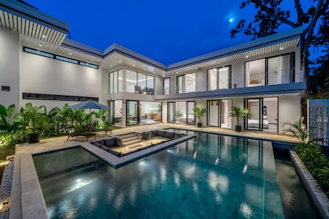 Modern Luxury Villa | 6 BDR | Chic Design