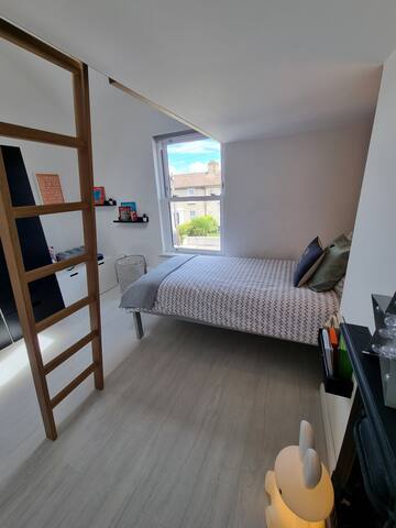 Modern 4 bed with dream kitchen gallery image 4