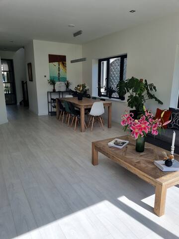 Modern 4 bed with dream kitchen gallery image 3