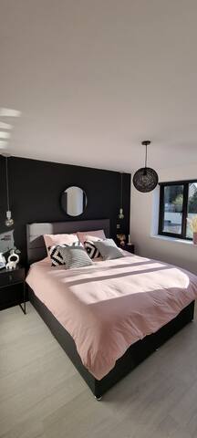 Modern 4 bed with dream kitchen gallery image 5