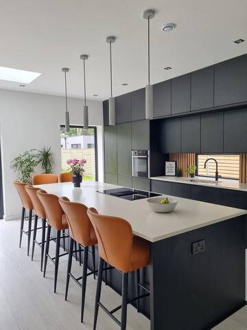 Modern 4 bed with dream kitchen