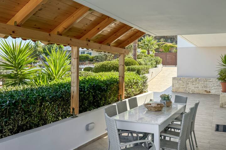 Sleeps 26 – Private Villas w/ Pools – Pano Stalos gallery image 4