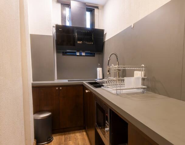 MAK Sukhumvit 15 Luxury 6 BR FreePrivateVan pickup gallery image 4