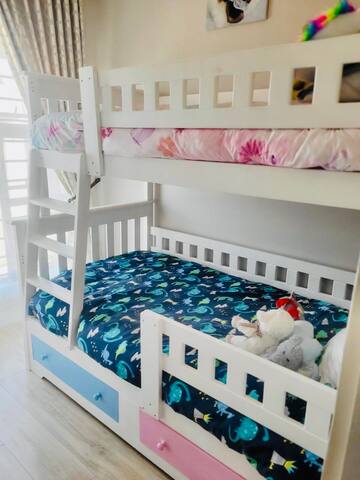 Festive Holiday Bliss Retreat gallery image 4