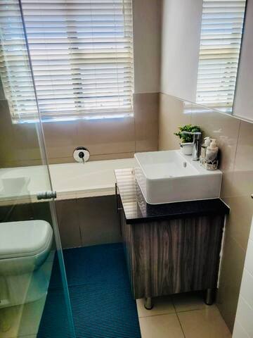 Festive Holiday Bliss Retreat gallery image 5