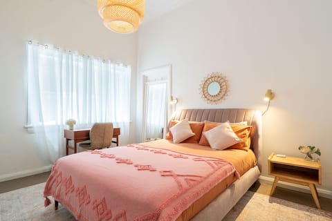 5 min walk to Beach | Harbour | Heart of Rose Bay