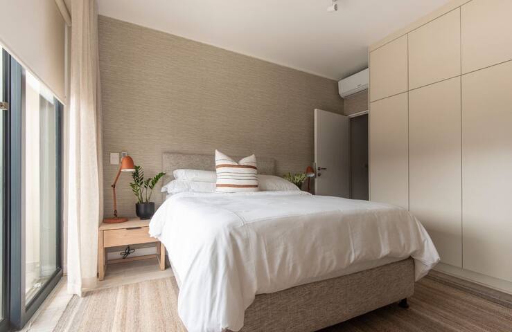 Sweeping views, top location with quality finishes gallery image 5