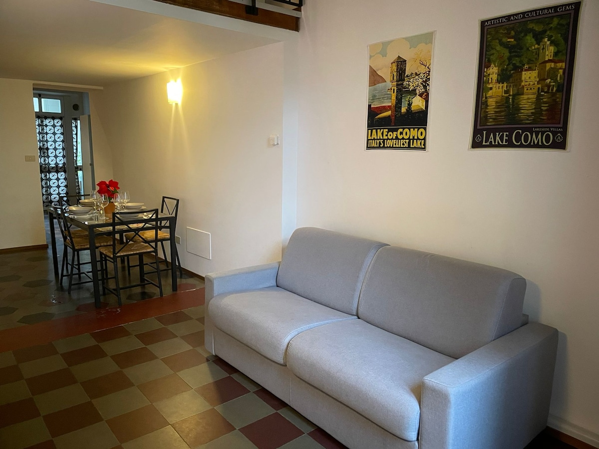 Successful Airbnb property: The Writer’s Apartment: Como centre, Volta 35 in Como
