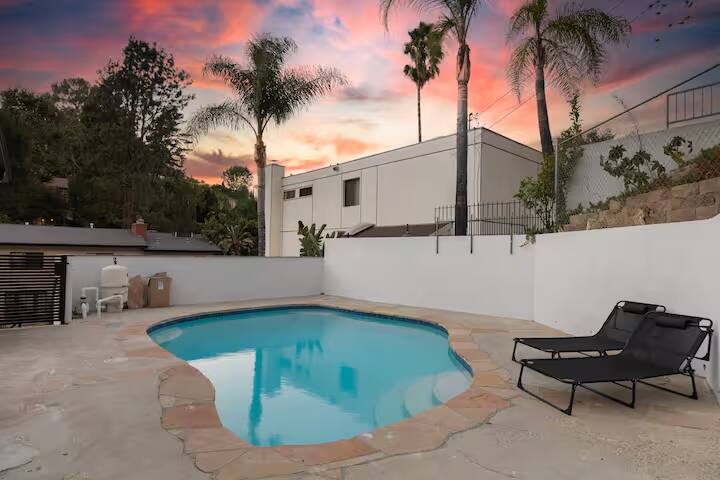 Benedict Canyon Retreat with Private Pool & Views gallery image 4