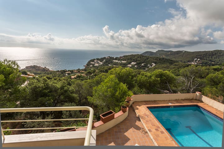 Villa Tamariu con vistas al mar