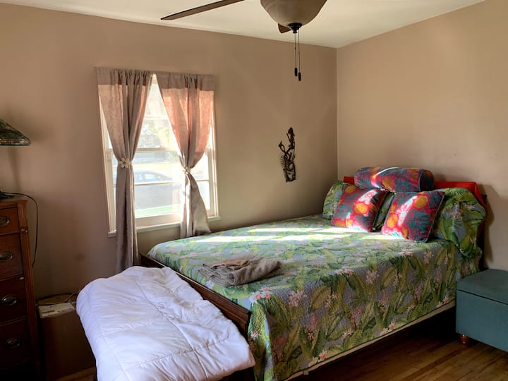 Sunny Bedroom - Burbank, CA
