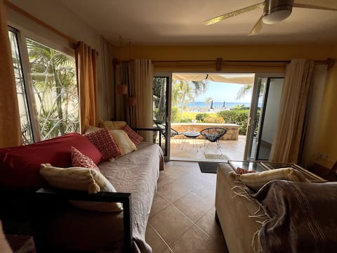 Popular Airbnb listing: 30 steps to beach & ground floor in San José Del Cabo