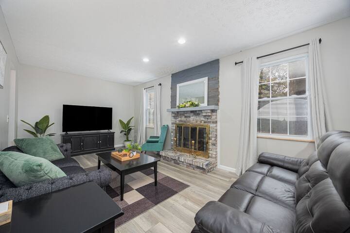 Spacious Columbus Retreat: Activities+Games Galore