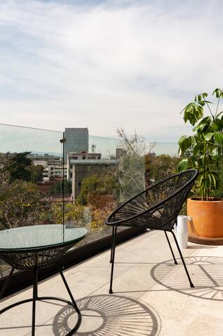 Lux 2BR Apt with balcony @The Corner Condesa gallery image 3