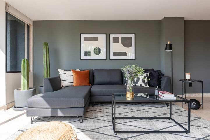 Lux 2BR Apt with balcony @The Corner Condesa