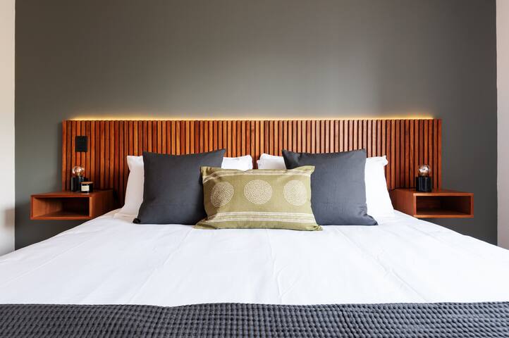 Lux 2BR Apt with balcony @The Corner Condesa gallery image 5