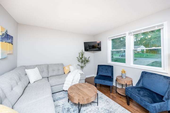 Hot Tub & Fire Pit Oasis | 3 Miles To Downtown - Raleigh, NC