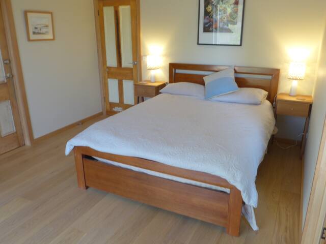 Beach cottage in Apollo Bay. gallery image 5