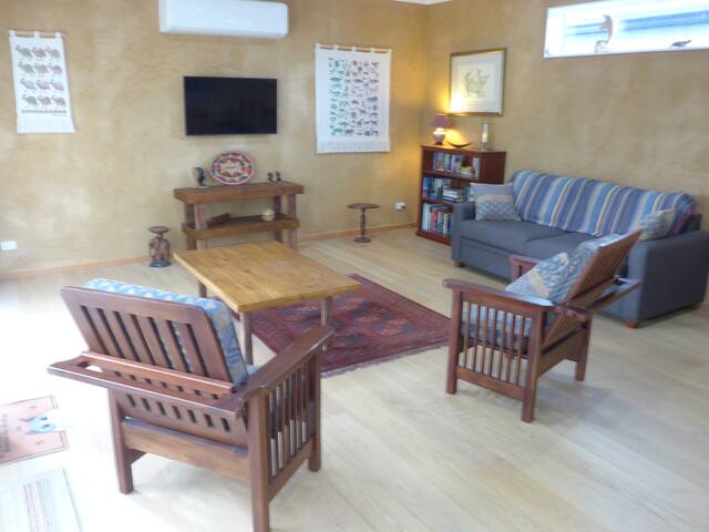 Beach cottage in Apollo Bay. gallery image 4