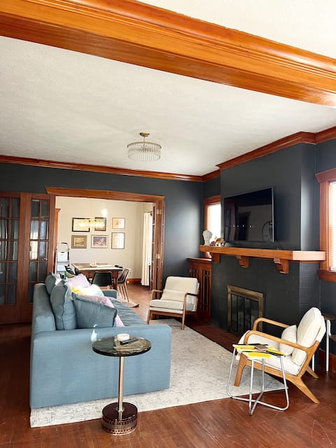 4 Bedroom Bungalow - Sleeps 8 - Eureka, IL