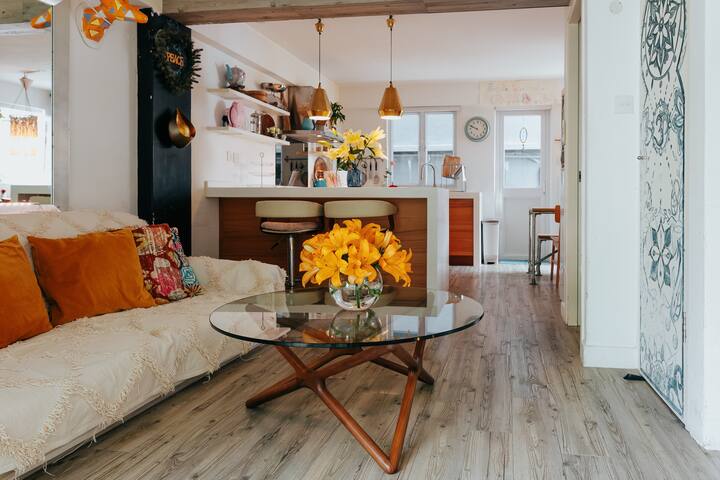 Peaceful Blue Beach House gallery image 2