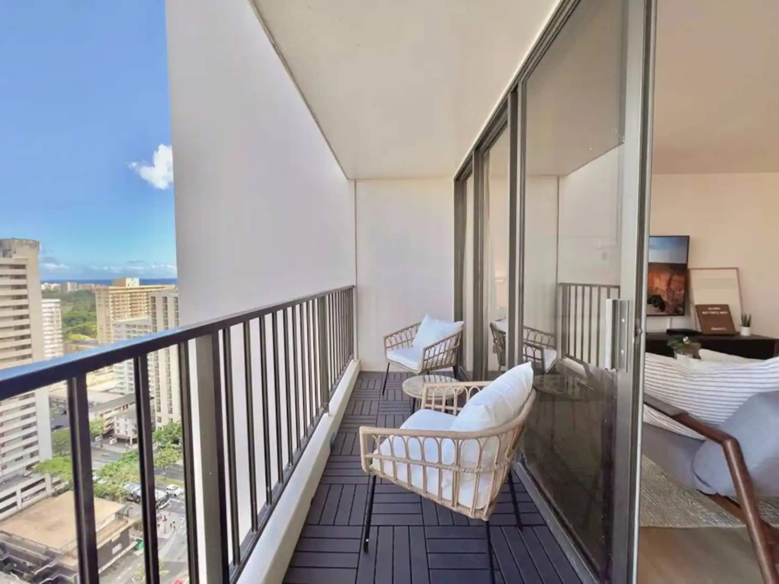 NEW Waikiki Banyan Ocean and Diamond Head View - Image 4
