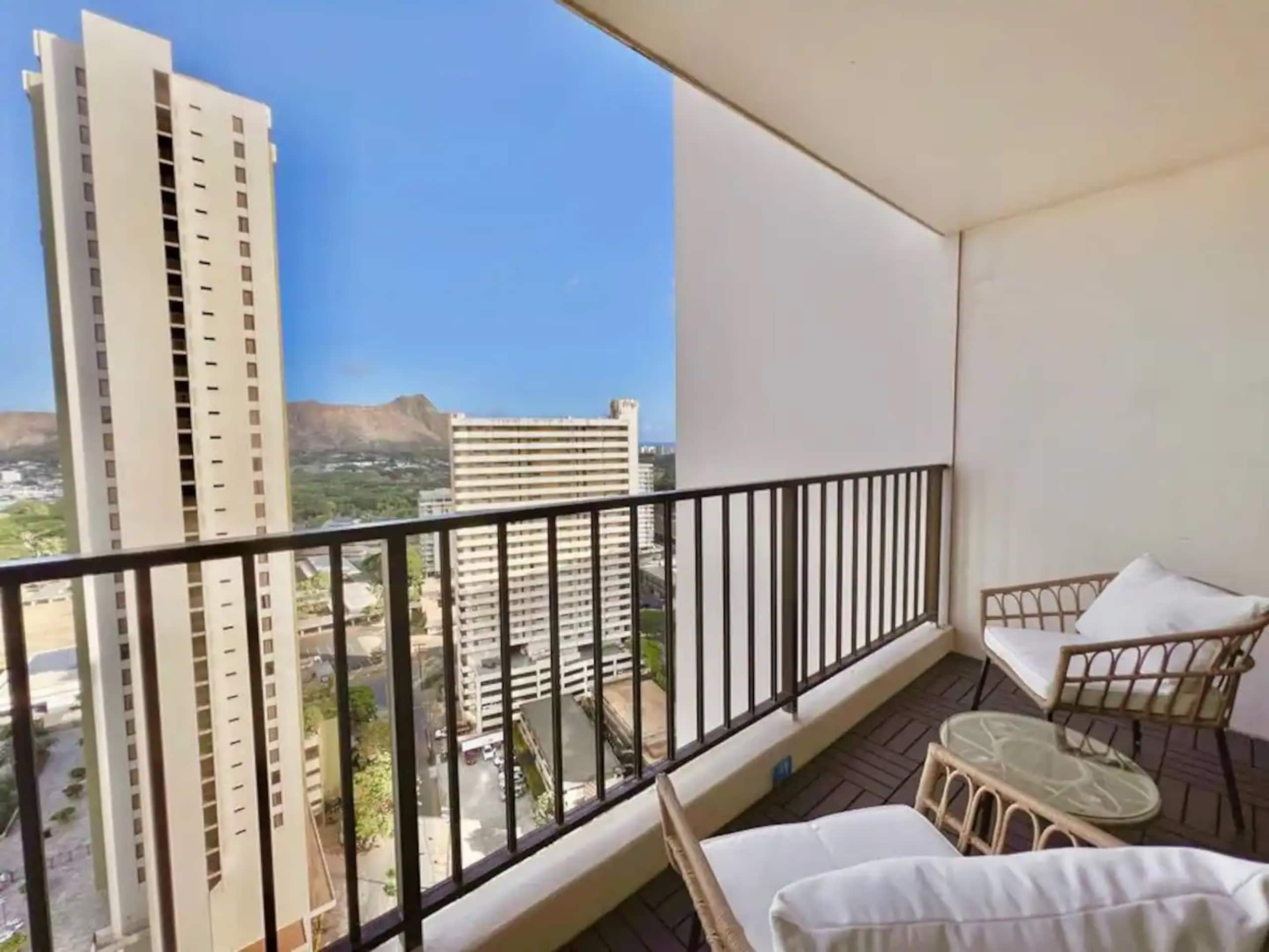NEW Waikiki Banyan Ocean and Diamond Head View - Image 22
