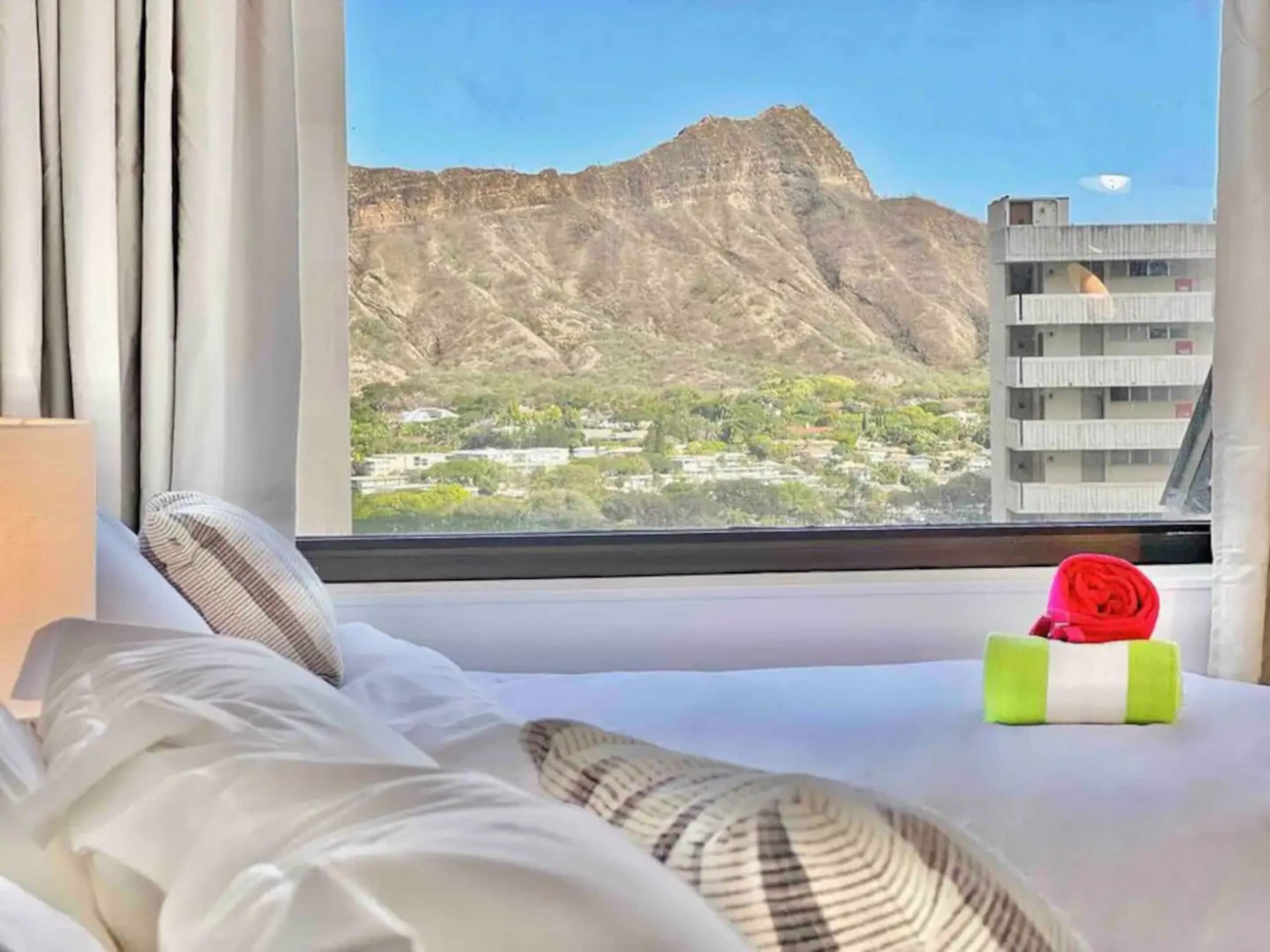 NEW Waikiki Banyan Ocean and Diamond Head View - Image 19