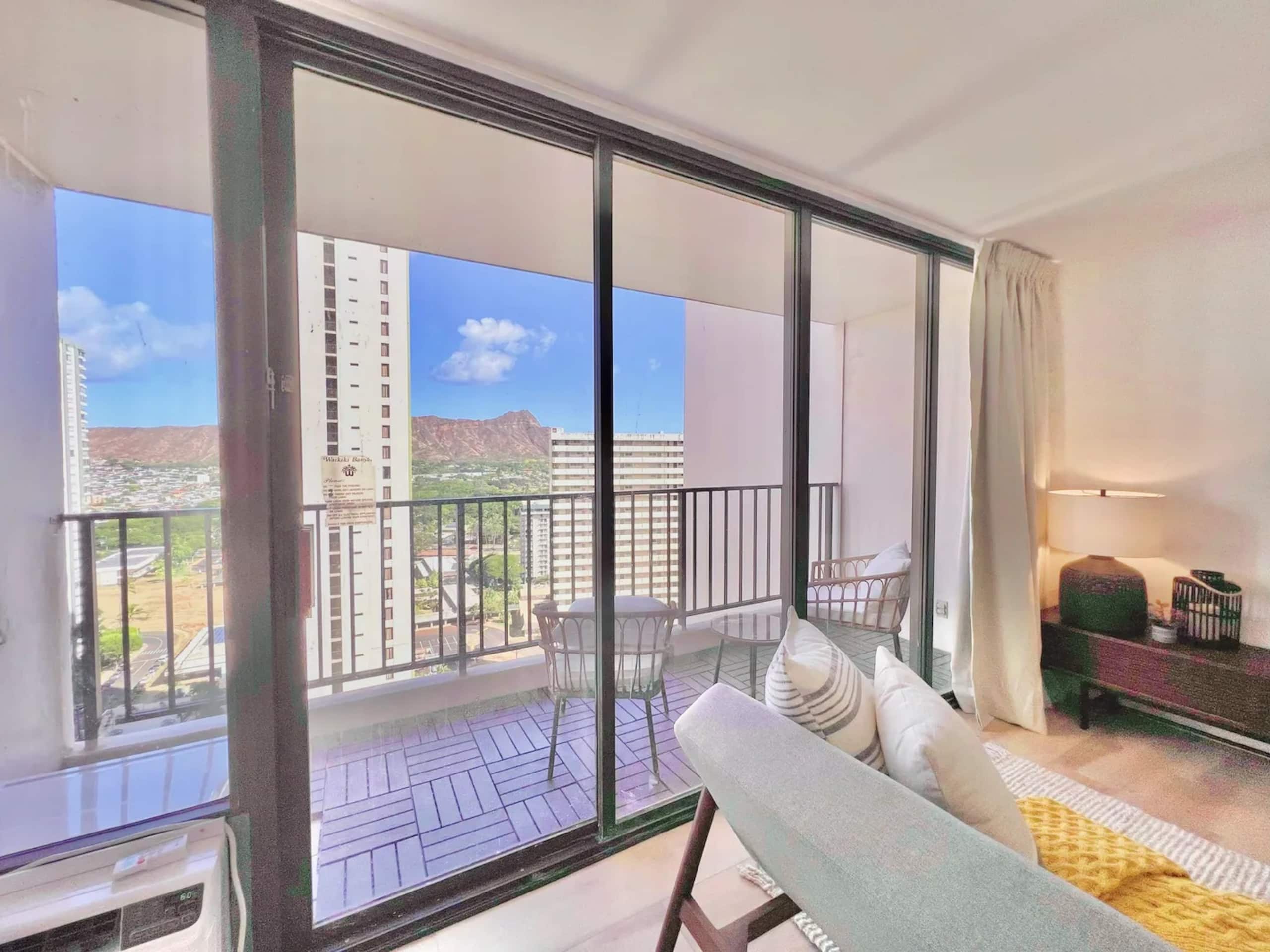 NEW Waikiki Banyan Ocean and Diamond Head View - Image 14