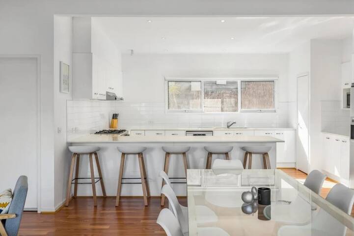 ‘Our Lady’ Gas Heated Plunge Pool & Spa, Sorrento gallery image 5