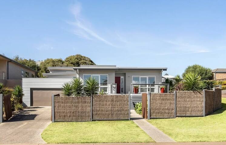 ‘Our Lady’ Gas Heated Plunge Pool & Spa, Sorrento