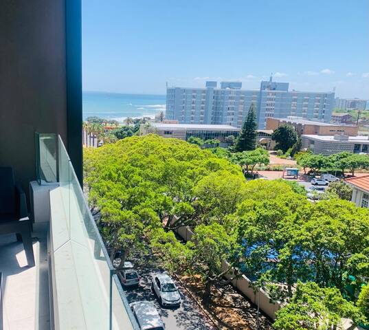 Luxuriously stylish and central gallery image 4