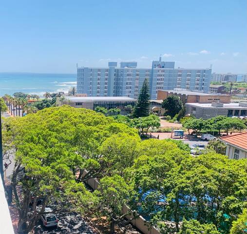 Luxuriously stylish and central gallery image 5