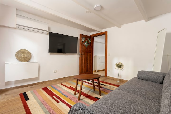 Renovated 1+1 Flat Wh Queen Bed - Istanbul