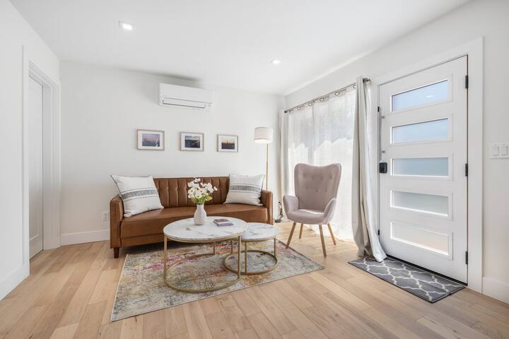 Modern 4B/2.5B Fremont Houses w/ Prime Walkability gallery image 3