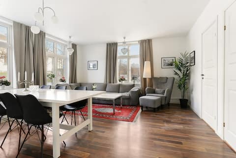 Central apartment 6 rooms and kitchen!