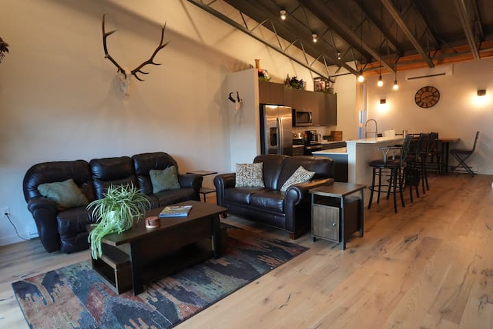 Comfy Modern Industrial Condo - Bozeman, MT
