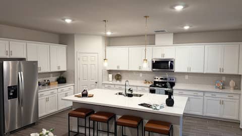 Near Great Wolf | Yosemite Gateway | Modern 4BR