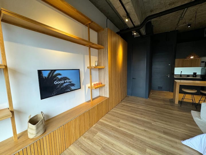 Beautiful Loft @Poblado A/c, Fast Wifi, King Bed - Medellín