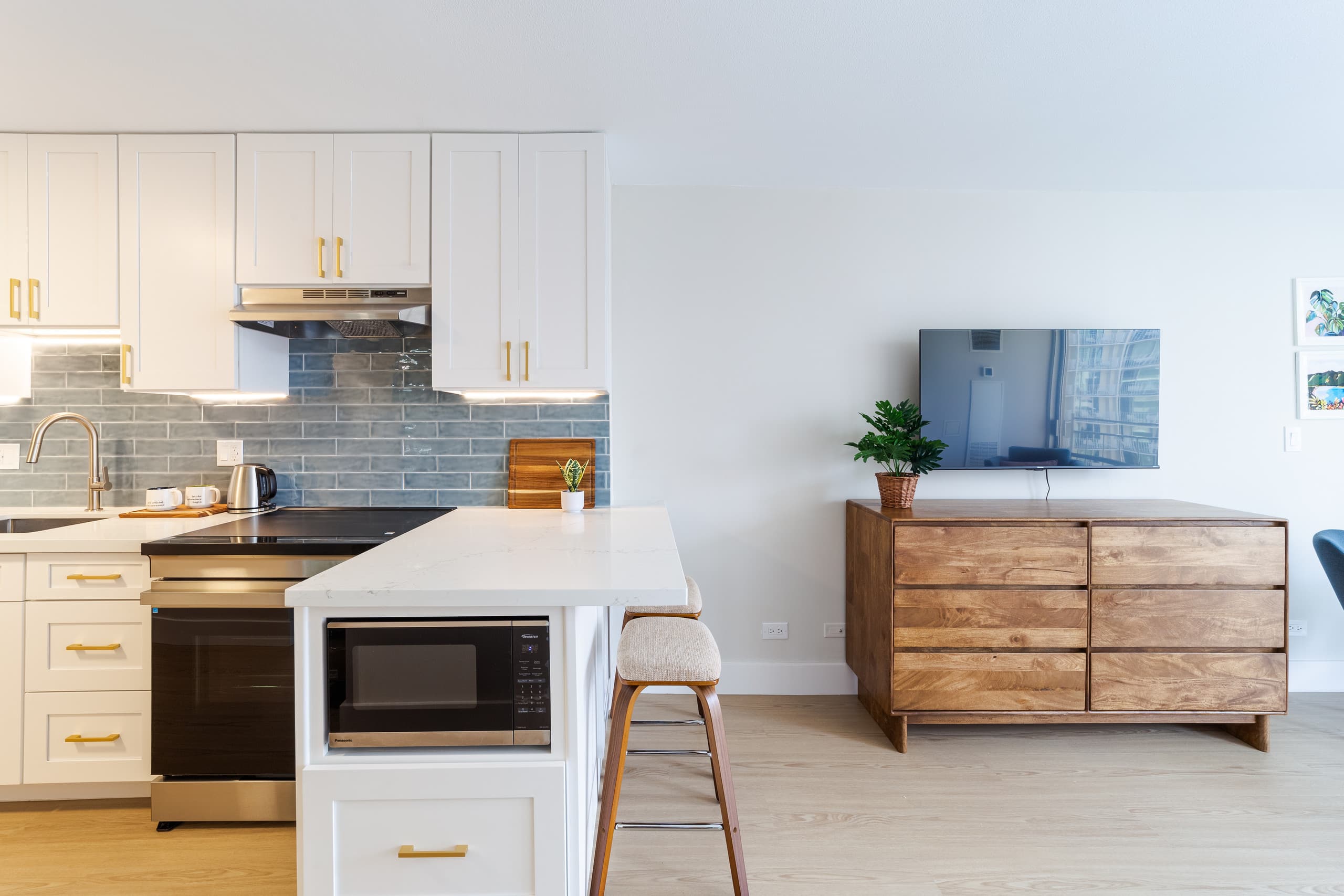 1281 Ilikai Marina Studio - City View by Beach - Image 3