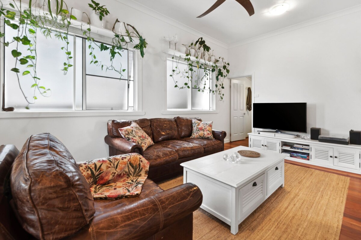 Anuncio de Airbnb popular: Central Cairns • Pet Friendly • Walk to Esplanade en Cairns North