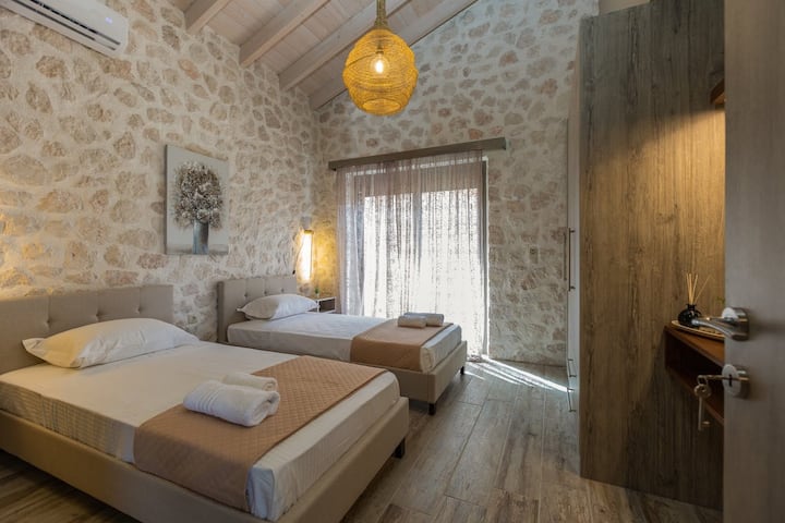 No1 Bedroom with two single beds