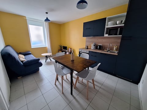 Colorful 2-room apartment