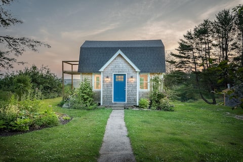 Cozy Lakeside Getaway | Seven Tree Cottage