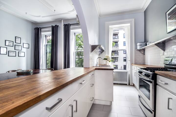 Four Bedroom Private House in the Heart of Midtown gallery image 3