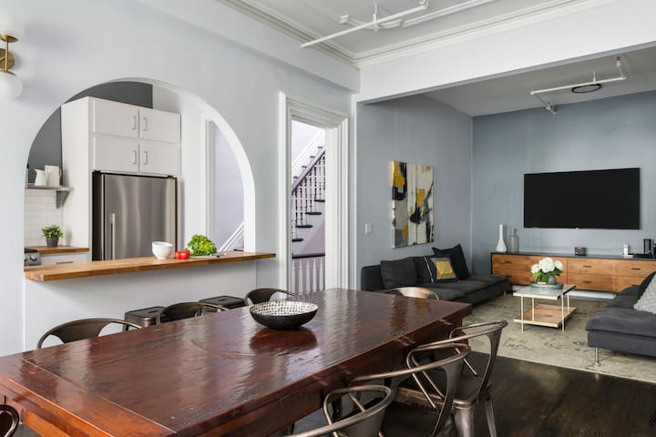 Four Bedroom Private House in the Heart of Midtown gallery image 2