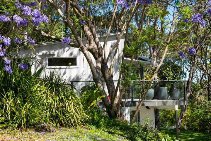 Stylish Avalon Beach bungalow gallery image 3